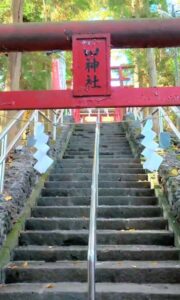 新屋山神社　奥宮